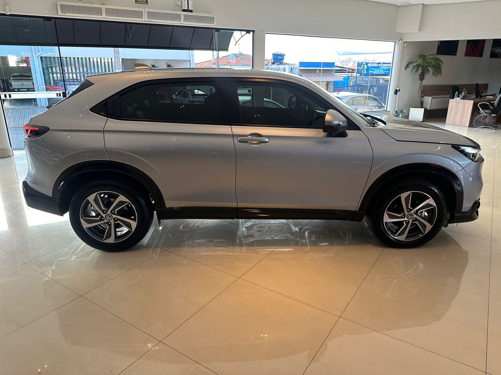 HONDA HRV TURBO TOURING 8